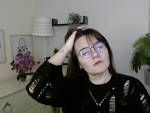 Julie Diamond online show from 12/16/25, 05:07