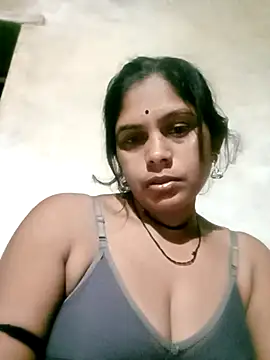 Snapshot of Chanchal_ji chatting on 10/12/25, 11:04 Chanchal ji online show from 10/12/25, 11:04