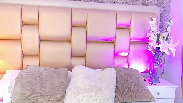 AngelaRoberts online show from 04/04/26, 07:44