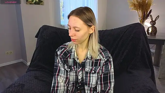 NyxaThorn online show from 09/27/25, 02:55