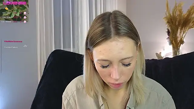 NyxaThorn online show from 10/21/25, 02:40