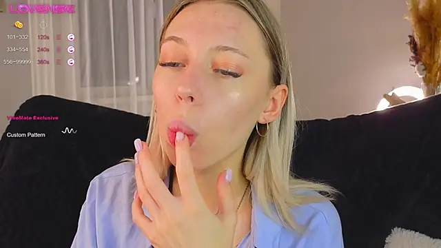 NyxaThorn online show from 10/28/25, 02:42