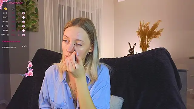 NyxaThorn online show from 11/11/25, 02:39