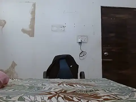 Snapshot of soya_queen chatting on 10/19/25, 02:12 soya queen online show from 10/19/25, 02:12