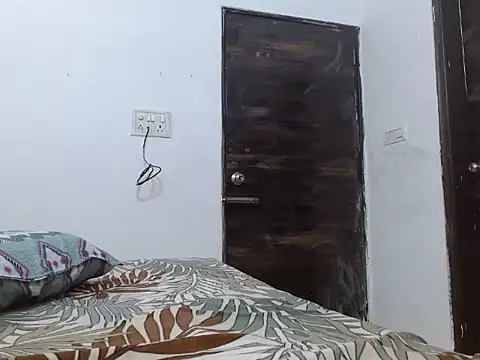 Snapshot of soya_queen chatting on 11/07/25, 02:33 soya queen online show from 11/07/25, 02:33