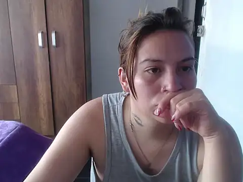 cloequeen15 online show from 10/24/25, 03:41