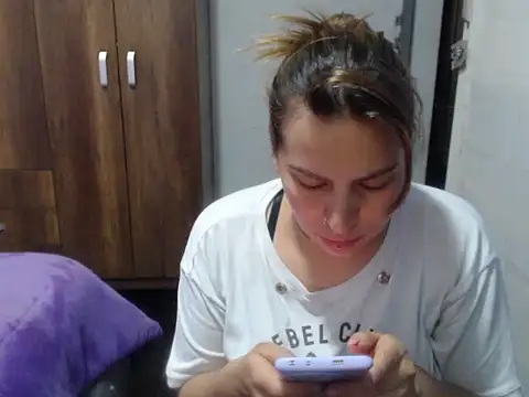 cloequeen15 online show from 11/11/25, 05:46