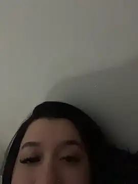 Snapshot of Aliciawhitee chatting on 04/28/26, 04:39 Aliciawhitee online show from 04/28/26, 04:39