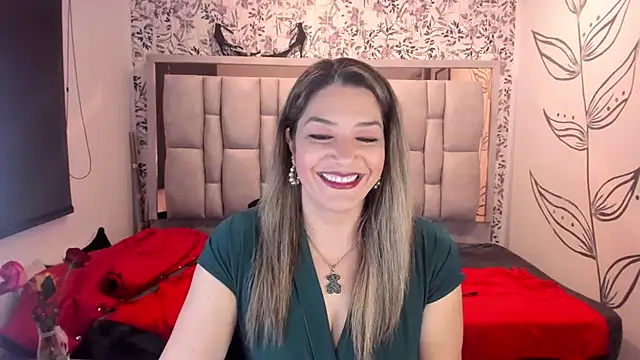 Snapshot of Chanel__Rose__ chatting on 09/21/25, 04:36 Chanel Rose online show from 09/21/25, 04:36