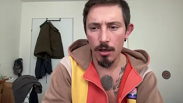 Snapshot of sunZfun chatting on 10/31/25, 08:26 sunZfun online show from 10/31/25, 08:26