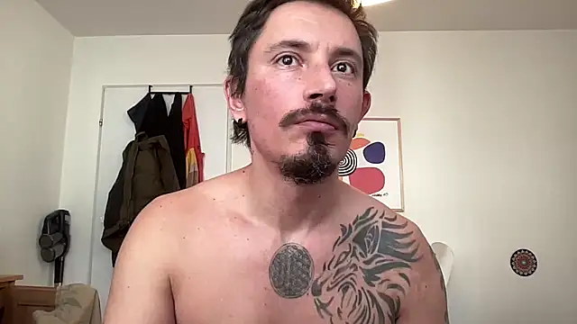 Snapshot of sunZfun chatting on 11/05/25, 12:49 sunZfun online show from 11/05/25, 12:49