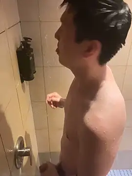 Snapshot of maxime0928 chatting on 12/14/25, 05:02 maxime0928 online show from 12/14/25, 05:02