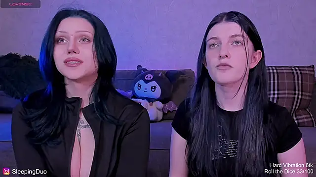 Snapshot of Threesomebabes chatting on 06/11/26, 07:23 Threesomebabes online show from 06/11/26, 07:23