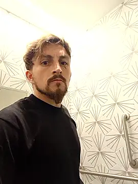 Snapshot of Macrhizz chatting on 10/23/25, 05:33 Macrhizz online show from 10/23/25, 05:33