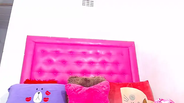 Snapshot of LoloQueen5 chatting on 03/18/26, 09:29 LoloQueen5 online show from 03/18/26, 09:29