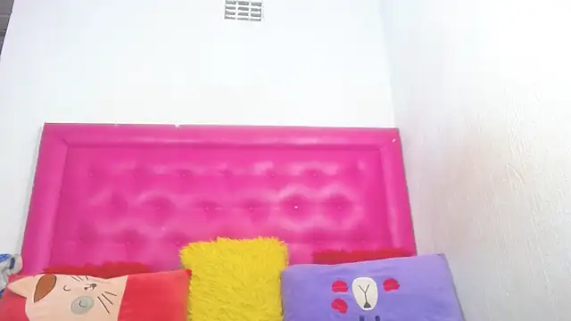 Snapshot of LoloQueen5 chatting on 04/04/26, 08:17 LoloQueen5 online show from 04/04/26, 08:17