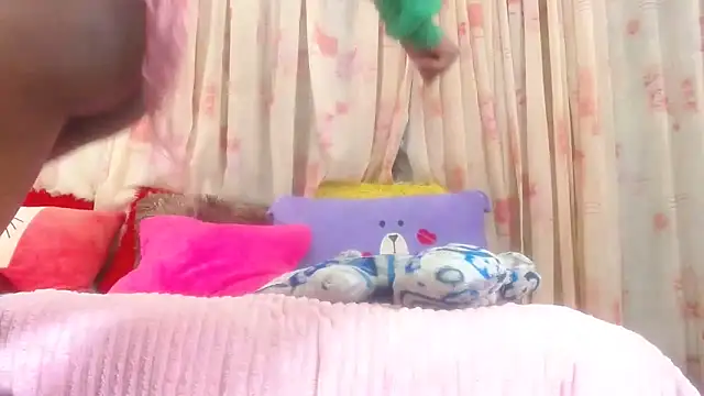 Snapshot of LoloQueen5 chatting on 04/15/26, 07:58 LoloQueen5 online show from 04/15/26, 07:58