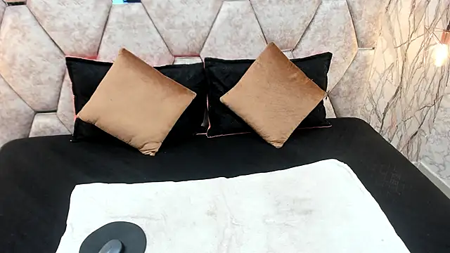 EXOTIC EBONY  online show from 10/05/25, 07:12