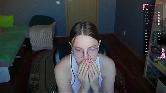 Snapshot of Violetwin chatting on 03/10/26, 01:27 Violetwin online show from 03/10/26, 01:27