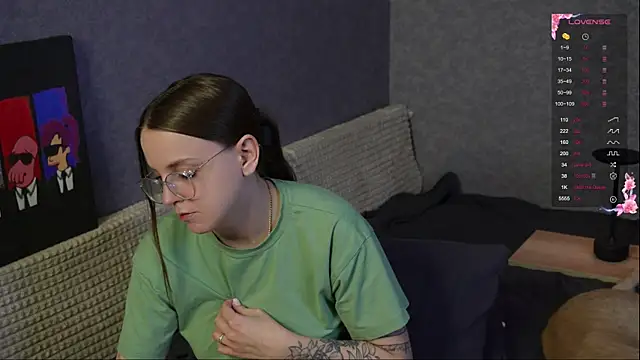 Snapshot of Violetwin chatting on 04/03/26, 05:00 Violetwin online show from 04/03/26, 05:00