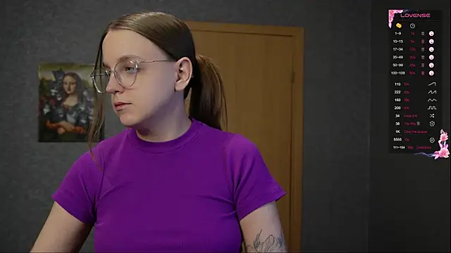 Snapshot of Violetwin chatting on 04/10/26, 05:39 Violetwin online show from 04/10/26, 05:39