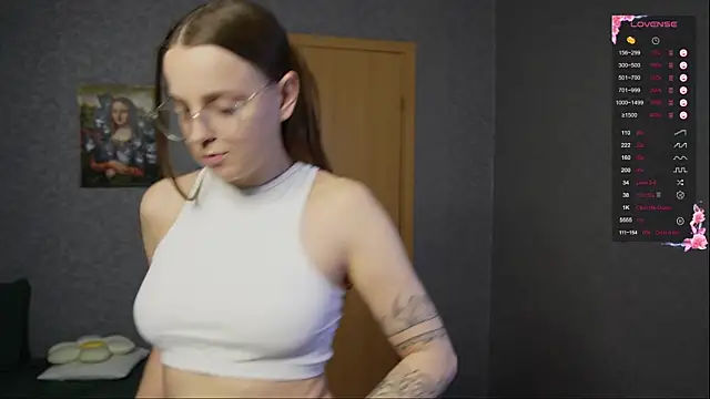 Snapshot of Violetwin chatting on 04/11/26, 05:28 Violetwin online show from 04/11/26, 05:28