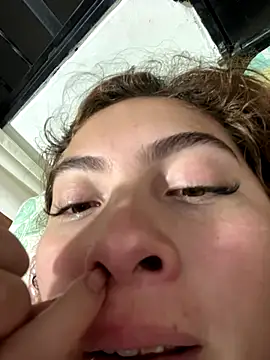 Snapshot of Samantha_2190 chatting on 10/27/25, 02:59 Samantha 2190 online show from 10/27/25, 02:59