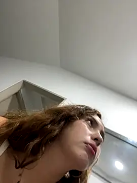 Snapshot of Samantha_2190 chatting on 11/29/25, 04:26 Samantha 2190 online show from 11/29/25, 04:26