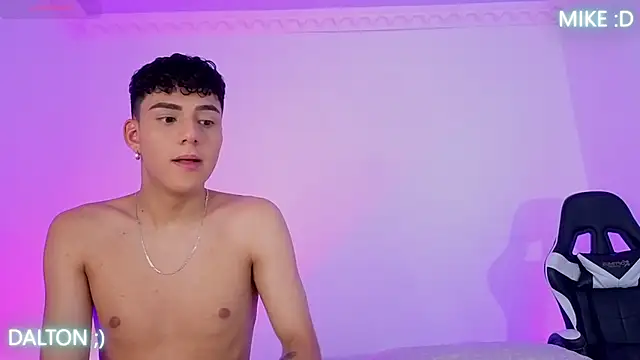 Snapshot of Mike_Benelli chatting on 11/22/25, 09:03 Mike Benelli online show from 11/22/25, 09:03