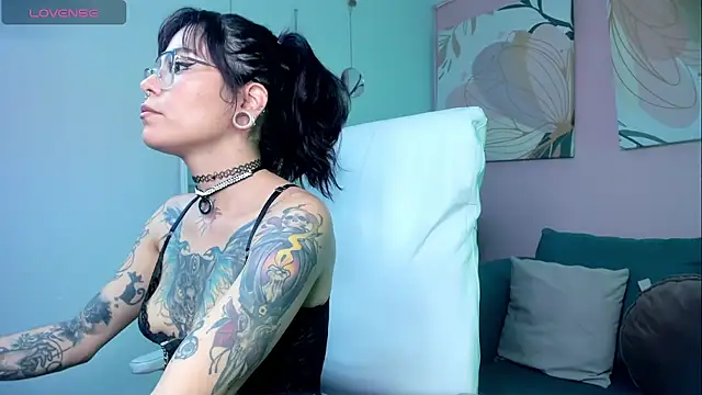 Snapshot of Esmeralda_CO chatting on 10/02/25, 08:27 Esmeralda CO online show from 10/02/25, 08:27