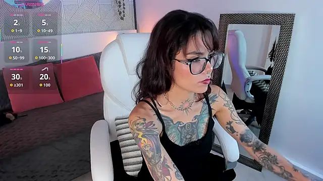 Snapshot of Esmeralda_CO chatting on 11/05/25, 12:49 Esmeralda CO online show from 11/05/25, 12:49