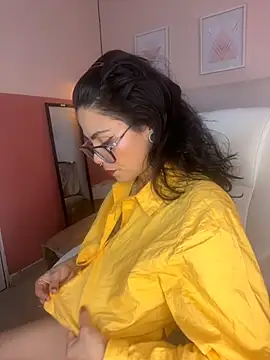 Snapshot of Esmeralda_CO chatting on 12/02/25, 03:29 Esmeralda CO online show from 12/02/25, 03:29