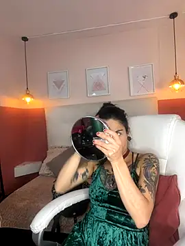 Snapshot of Esmeralda_CO chatting on 12/05/25, 12:14 Esmeralda CO online show from 12/05/25, 12:14