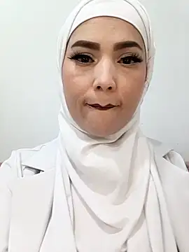Snapshot of jamila_zair chatting on 03/21/26, 02:31 jamila zair online show from 03/21/26, 02:31
