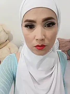 Snapshot of jamila_zair chatting on 05/23/26, 02:32 jamila zair online show from 05/23/26, 02:32