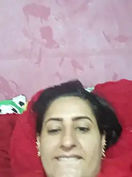 Snapshot of Titiss8921 chatting on 11/01/25, 06:21 Titiss8921 online show from 11/01/25, 06:21