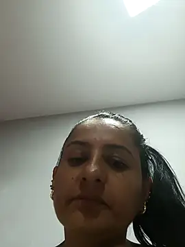 Snapshot of Titiss8921 chatting on 11/30/25, 01:53 Titiss8921 online show from 11/30/25, 01:53