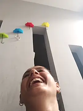 Snapshot of Titiss8921 chatting on 12/04/25, 05:32 Titiss8921 online show from 12/04/25, 05:32