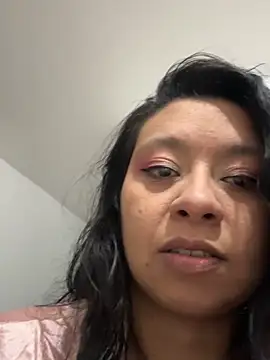 Snapshot of Lincy_and_hanna chatting on 11/20/25, 04:45 Lincy and hanna online show from 11/20/25, 04:45