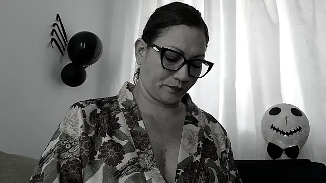 TifanyQueen  online show from 10/02/25, 03:19