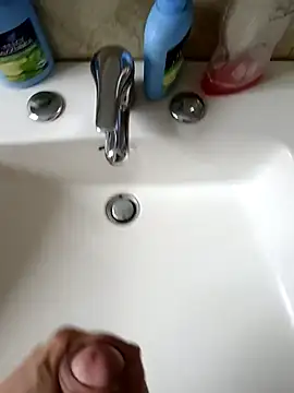 Snapshot of Empi19cm chatting on 09/08/25, 04:06 Empi19cm online show from 09/08/25, 04:06