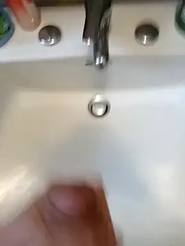 Snapshot of Empi19cm chatting on 10/08/25, 04:48 Empi19cm online show from 10/08/25, 04:48