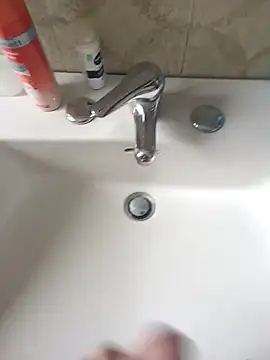 Snapshot of Empi19cm chatting on 10/21/25, 12:06 Empi19cm online show from 10/21/25, 12:06