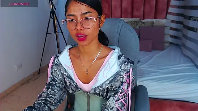 Snapshot of Milaa_Star_ chatting on 10/02/25, 04:41 Milaa Star online show from 10/02/25, 04:41