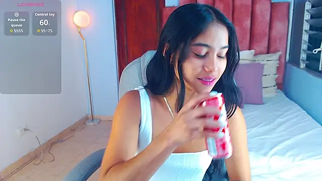 Snapshot of Milaa_Star_ chatting on 10/15/25, 03:28 Milaa Star online show from 10/15/25, 03:28