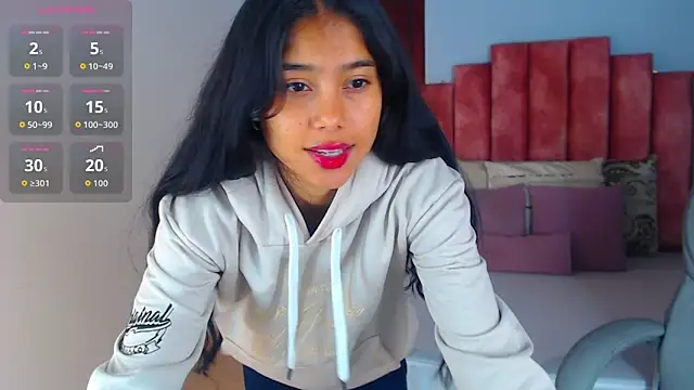 Snapshot of Milaa_Star_ chatting on 10/23/25, 04:01 Milaa Star online show from 10/23/25, 04:01