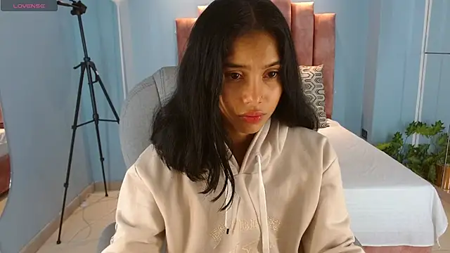 Milaa Star  online show from 02/25/26, 03:49