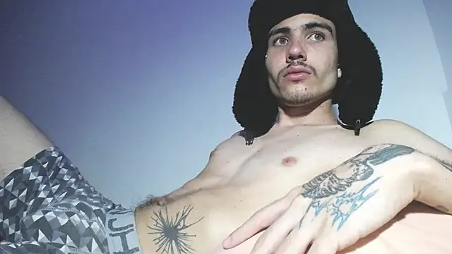 Snapshot of Onzas_ chatting on 09/20/25, 01:39 Onzas online show from 09/20/25, 01:39