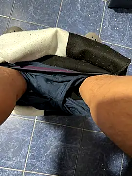 Snapshot of maialexte chatting on 12/15/25, 04:39 maialexte online show from 12/15/25, 04:39