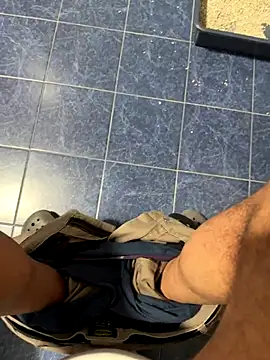 Snapshot of maialexte chatting on 12/16/25, 05:01 maialexte online show from 12/16/25, 05:01